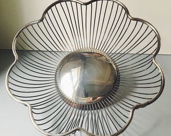 vintage wire basket / wire basket / wire bread basket / metal basket / vintage metal basket / vintage bread basket / silver basket