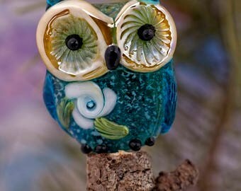 Monroe...... lampwork owl bead............ sra