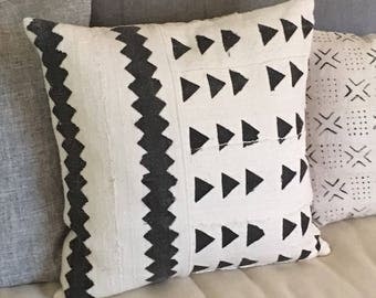 Authentic African Mudcloth Pillow Cover 19 x 19 Tribal / African / Farmhouse / Modern Decor