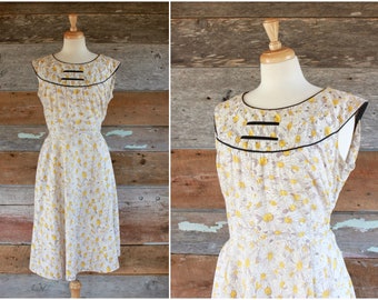 1950s dress / 50s cotton print dress / daisy floral print dress / 1950s summer dress / size xl bust 42" waist 36"