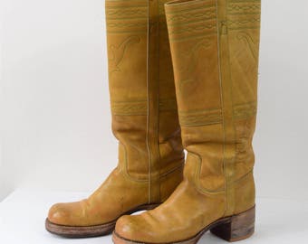 70s Frye Campus Boot Tall Yellowish Tan Natural Leather with Green Stitching Size 6 B Black Label Western Boot Platform Stacked Heel
