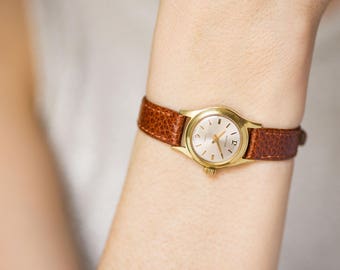 Small woman's watch Betina, gold plated girl watch, mechanical lady's watch 60s, Swiss made woman wristwatch gift, premium leather strap new
