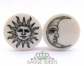 Sun & Moon Plugs / Gauges 4g / 5mm, 2g / 6.5mm, 0g / 8mm, 00g /10mm, 1/2" /12.5mm, 9/16" /14mm, 5/8" /16mm, 3/4" /19mm, 7/8" /22mm, 1" /25mm