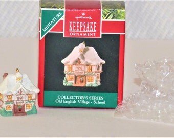1990 Hallmark Keepsake Miniature Collector's Series Old English Village-School