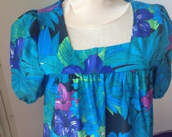 SALE Vtg Hawaii muu muu dress. Village Fair. Small.