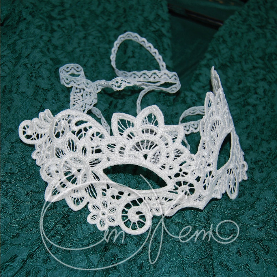 MACHINE EMBROIDERY  DESIGN  Venetian mask  free  standing  lace 