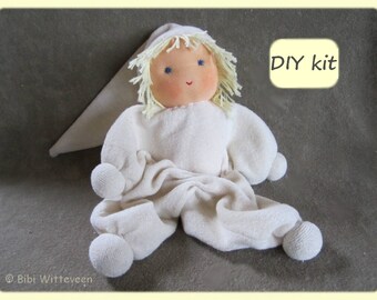 Waldorf doll kit 'Jippie'. Material, pattern and instruction (PDF). DIY kit waldorf cuddle doll 'Jippie'. Color: ecru