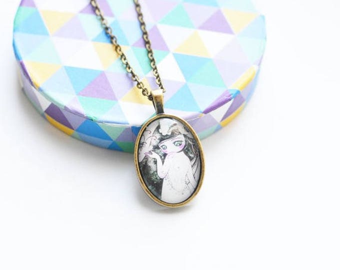 FEMALE IMAGES Oval pendant metal brass with the image of girl under glass