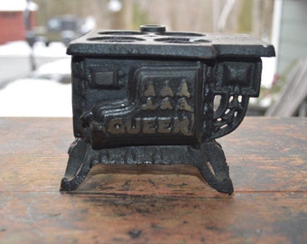 Queen Vintage Salesman sample wood burning stove, cast iron
