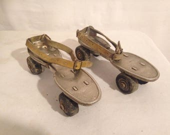 Old pair of roller skates SPEEDY adjustable France