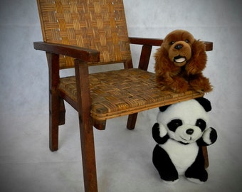 Petit fauteuil vintage et original bois et osier bandes naturelles et jaunes