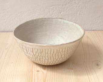 Bowl in stoneware, shaped by hand to order