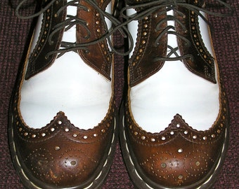 Vintage 80s Brown and White Doc Marten oxford wingtip brogues 6UK 8US Made in England