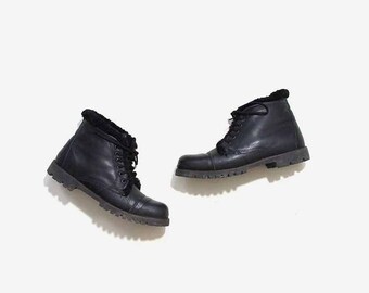 SALE Vintage Ankle Boots 11 / Shearling Boots / Black Leather Boots / Ankle Boots Women / Winter Boots