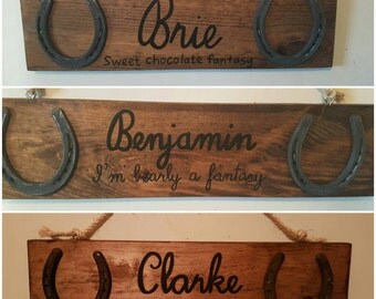 horse shoe stall sign / wooden horse stall plate horse shoes / personalized horseshoe sign / horse stable stall name plate / registered name
