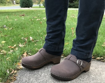 Brown Leather Clogs / Swedish Clogs / Handmade Clogs for Men / Mens Slippers / Mules / Wooden Clogs / Mens Clogs / Sandgrens / Halmstad