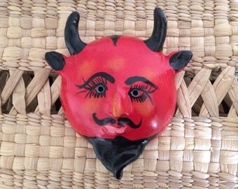 Coconut devil little mask.