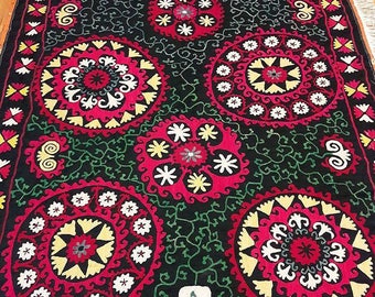 A magnificent Handmade Vintage suzani from Boysun, Uzbekistan.Tablecloth, Wall hanging, Bedspread,Bedcover.