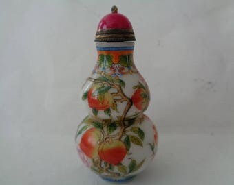 Chinese Snuff bottle depicting scenes of peaches