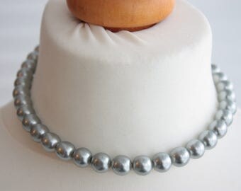 Short 50s Necklace, Silver Bead Necklace, Silver Colour Glass Beads, Metallic Silver Necklace, 50s Silver Necklace