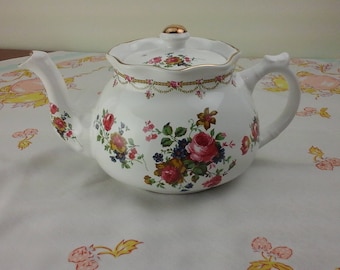 Arthur Wood and Sons, ruffled tea pot, Strafford shire England.
