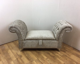 Luxurious Beige/Gold Boudoir Chair