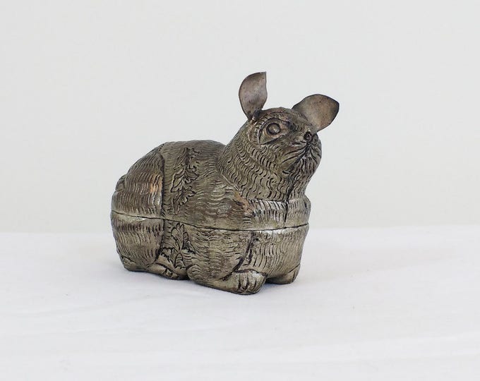 Antique rabbit box, bunny storage box, trinket box, jewelry storage box, collectible table snuff box, Chinese betel nut box in silver plate