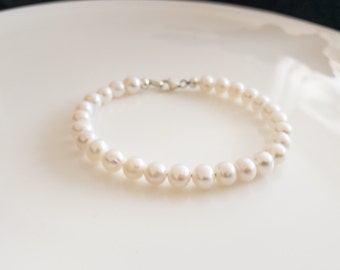 Freshwater Pearl Bracelet, bridesmaid bracelet, Wedding Jewelry, Valentine's Gift ,Valentine's jewelry , gifts for her,