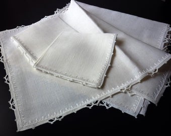 American linen tablecloth-big Italian. It's playing an original sample of 1860.
