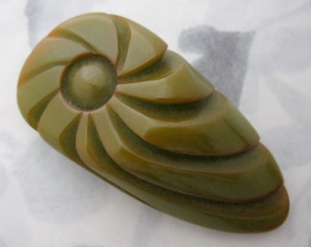 Vintage green carved bakelite dress clip - j6420