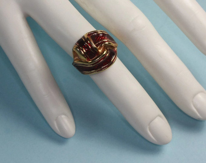 Red Enameled Ring Love Knot Design Gold Tone Vintage Size 6 1/2