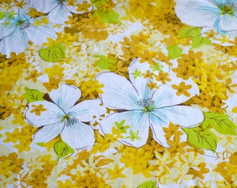 Vintage Bed Sheet - Yellow and White Floral - Twin Fitted