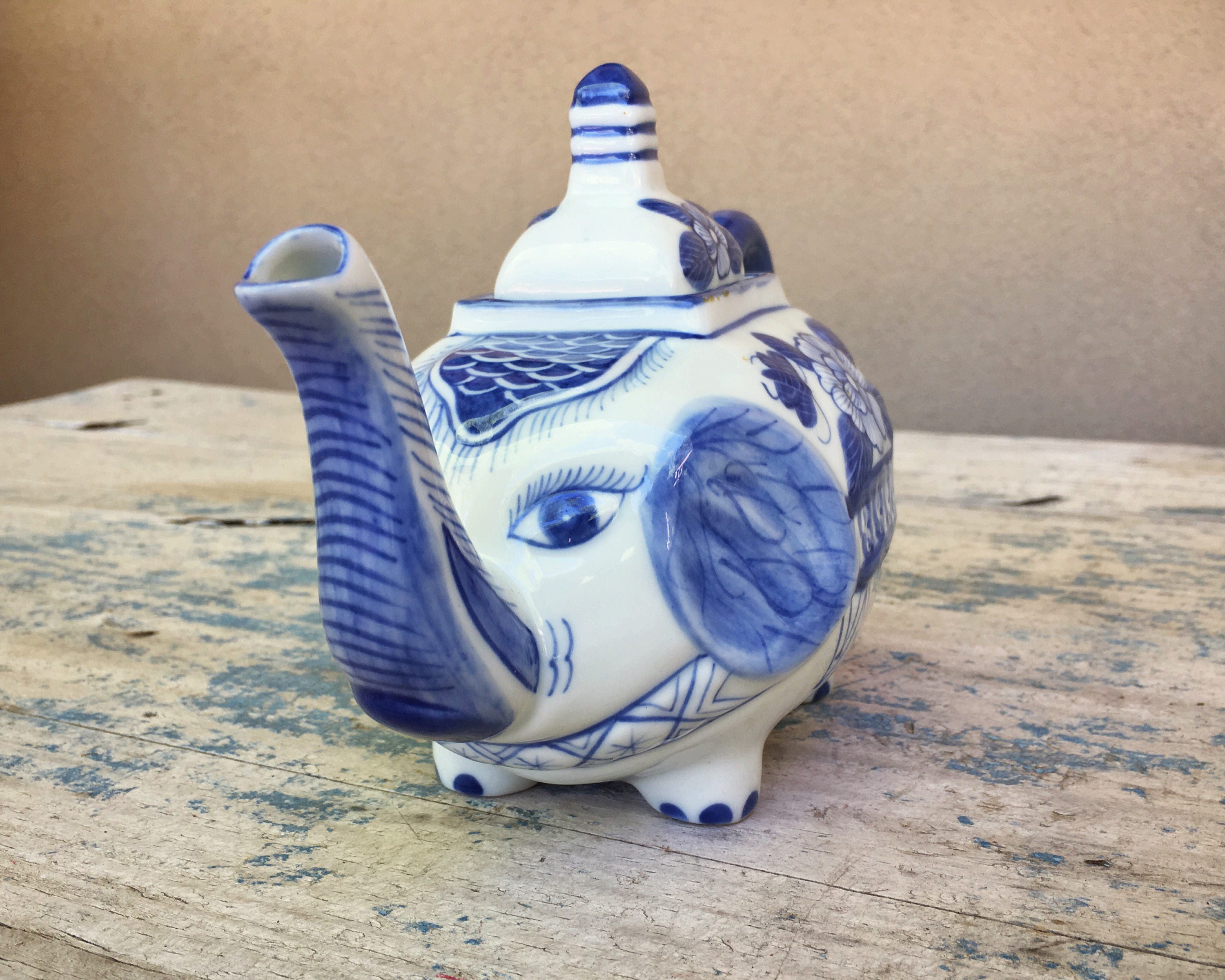 Vintage elephant teapot Made in Holland Dutch blue and white delft