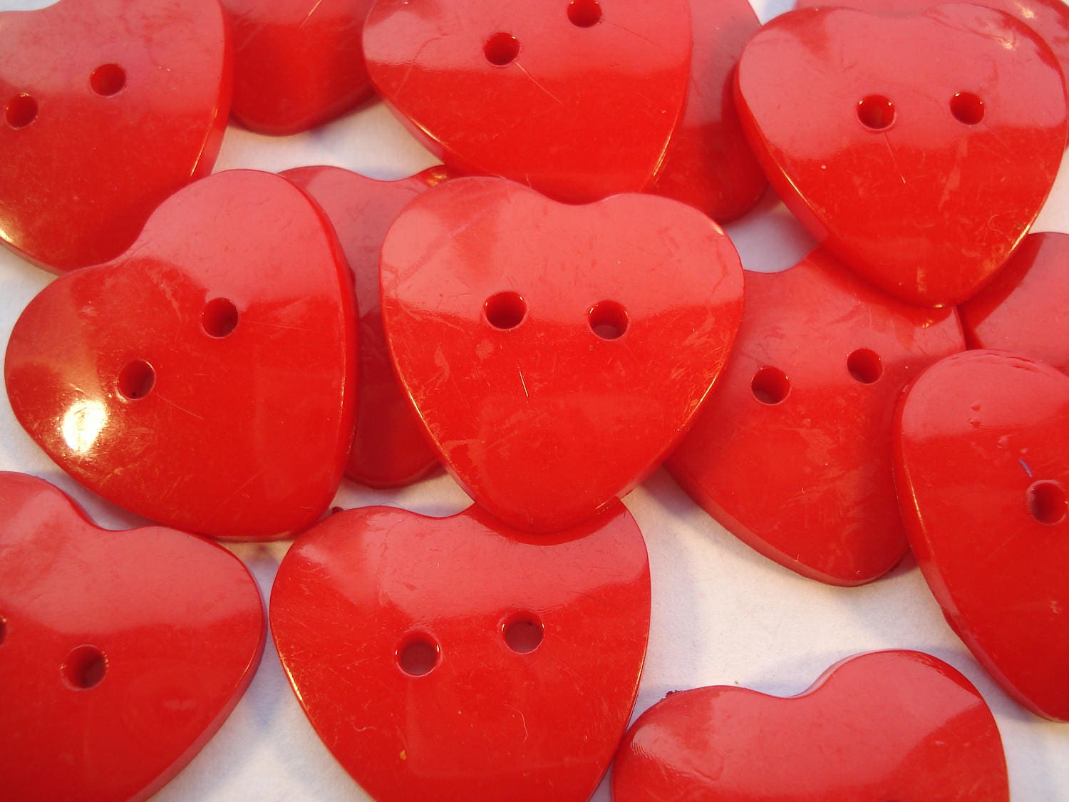 red heart buttons