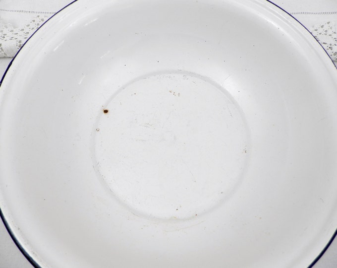 Vintage French Enamelware White Wash Bowl / Basin, French Country Decor, Retro Vintage Home Interior, Antique, Rustic Washing, Shabby, Chic Vintage French Enamelware White Wash Bowl / Basin, French Country Decor, Retro Vintage Home Interior, Antique, Rustic Washing, Shabby, Chic