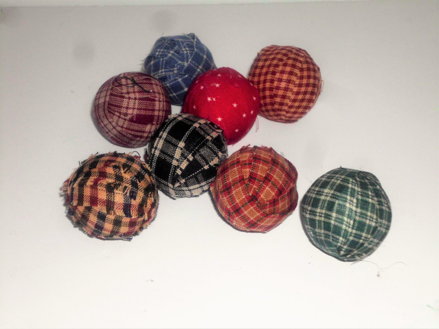 8 Primitive Rag Balls 1 1/2 diameter by TandJscountrycrafts