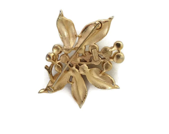 Trifari Faux Pearl Flower Brooch, Vintage Matte Gold Tone Signed Trifari Pin, Missing Pearl