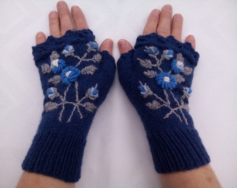 Knitted Fingerless Gloves, Gloves & Mittens, Gift Ideas, For Her, Winter Accessories, Ivory, Roses,