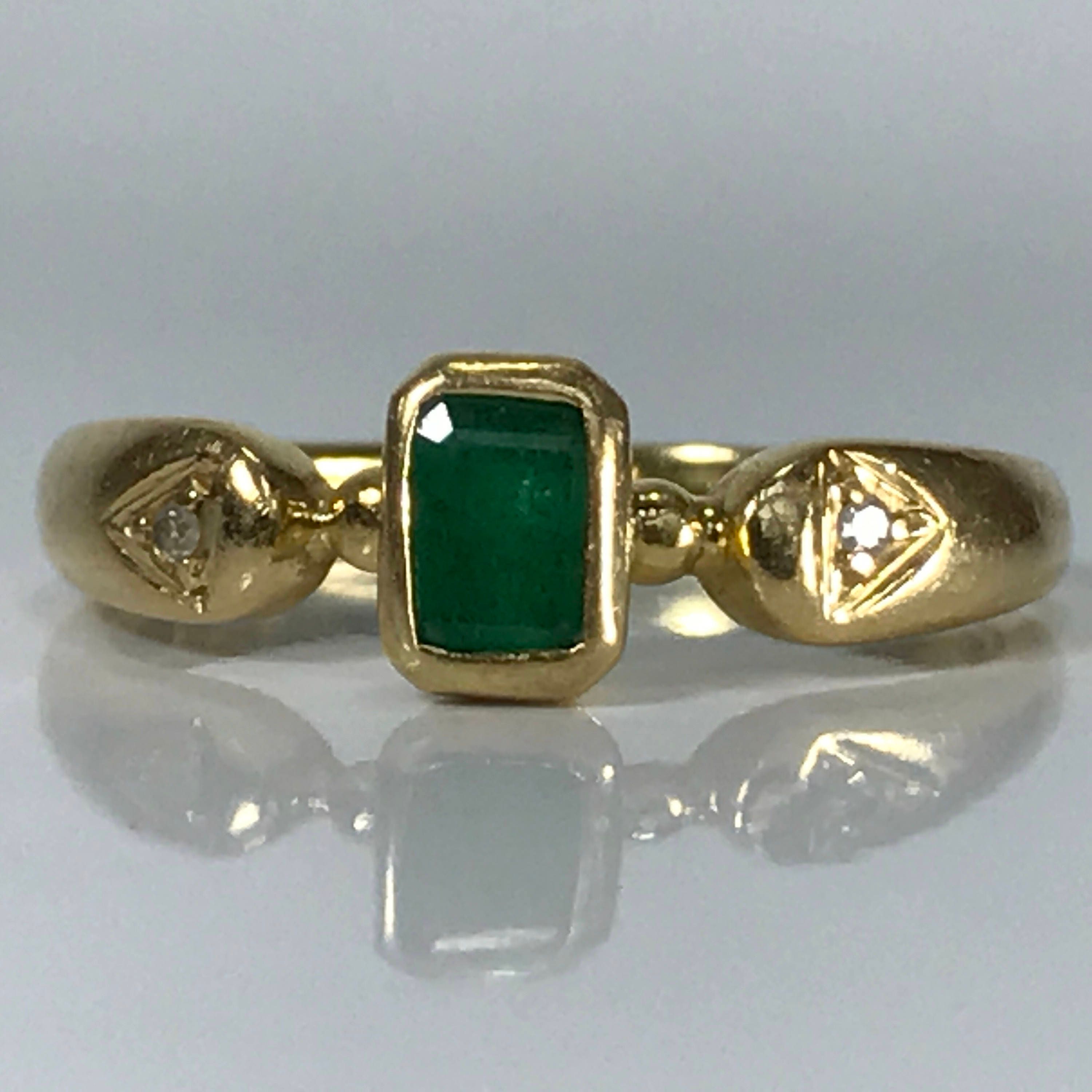 Antique Emerald and Diamond Ring. 18K Yellow Gold. Unique Engagement