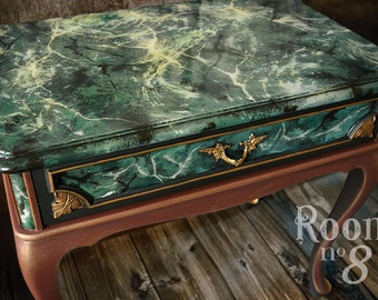 Vintage side table Buckingham - re designed communications