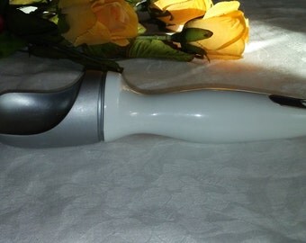 Zyliss ice cream scoop, white