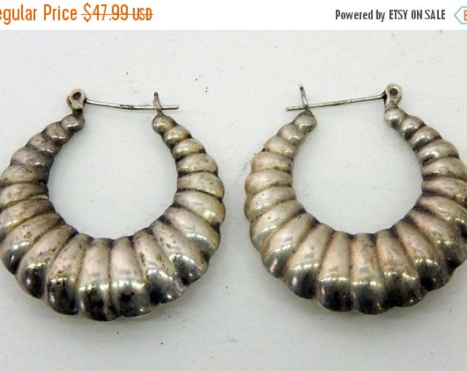 Storewide 25% Off SALE Beautiful Vintage Sterling Silver Variated Hoop Designer Pierced Earrings Featuring Swirling Textured Pattern