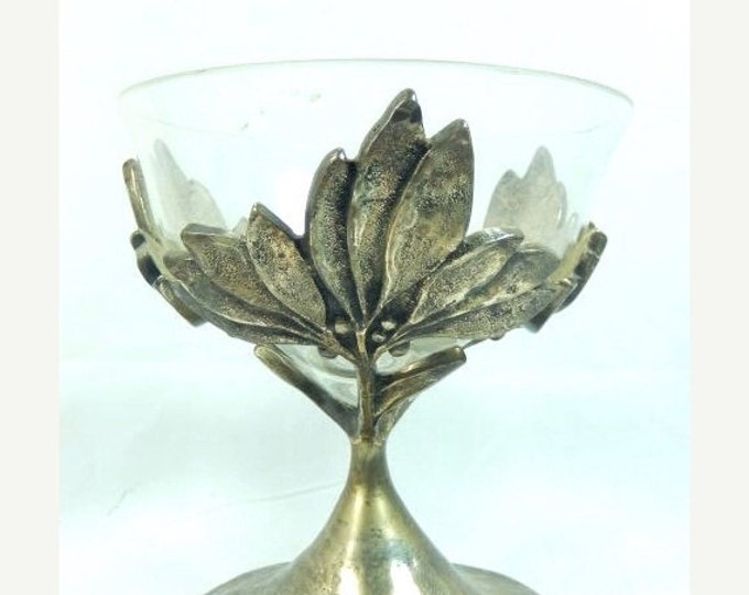 Storewide 25% Off SALE Fluted Antique Forest Leaf Patterned Silver Plated Pedestal Centerpiece Bowl Featuring Clear Glass Custom Bowl Insert
