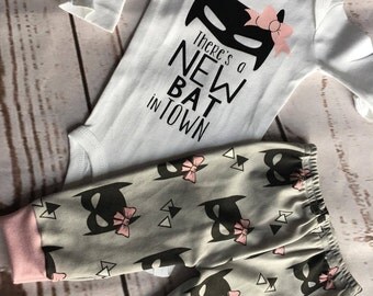 Batman. Baby Batman. Batgirl. Baby girl batman. Baby girl superhero. Superhero baby. Baby girl. Coming home outfit. Baby shower. Hero.
