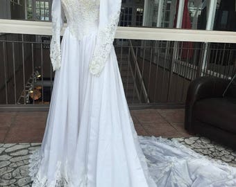Long Sleeved High Neck Vintage Wedding Dress (1985)