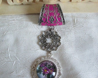 Bijou pour foulard en métal argenté "Un bouquet de fleurs mauves "