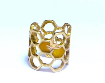 Bee ring honeycomb, honeybee ring, Resin jewelry. honey, Modern jewelry. contemporary OOAK, amber