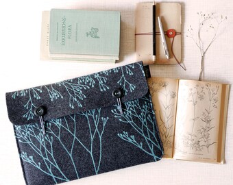 Vegan Laptop Bag, Laptop Sleeve 13 inch screenprinted Natural pattern, MacBook 13 Felt Case, Notebook Cover Dark Grey with Mint Floral Print