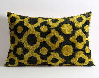 Ikat Pillows - Couch Sofa Pillows Decorative Throw Pillow Accent Ethnic Pillow Shabby Chic Pillow Shams Couch Pillow