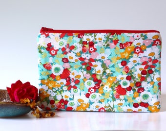 SALE 20% OFF wildflowers // zipper pouch // medium sized // cosmetic bag // travel // purse organizer // jewelry bag // pencil case